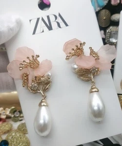 NEW NWT ZARA Pink Lucite Flower Pearl Drop Statement Earrings - Picture 1 of 3