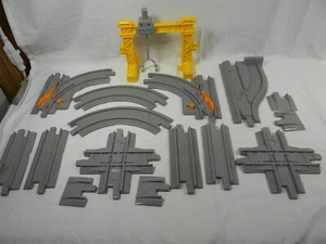 Geo Trax Grey Tracks Lot of 15 and Crane - 4J - Picture 1 of 6