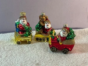 Juego de 3 adornos navideños de cristal santa en coche moto de nieve y vagón AA910 - Imagen 1 de 6