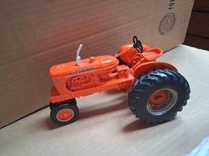 Ertl Allis-Chalmers WD-45 Modelltraktor im Maßstab 1:16 - Bild 1 von 8