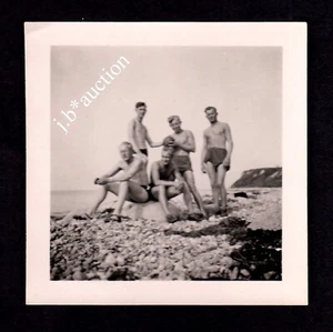 SOLDATEN-FREIZEIT AM OSTSEESTRAND Muskeln * Vintage WW II Foto Gay Int - Picture 1 of 2