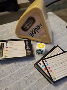 World of Harry Potter Trivial Pursuit Game (USAopoly) 100 carte da gioco - Completo - Foto 1 di 1