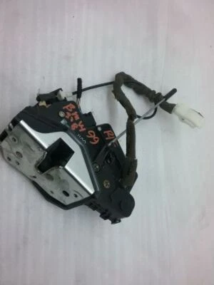 Actuador de cierre de cerradura de puerta delantera derecha R/F sedán 4 puertas 1999 BMW 328i S-38RM Foto 1 de 4