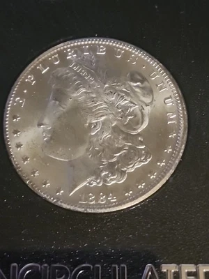 Dólar de plata Morgan 1884 CC sin circular GSA tesoro caja y papel Foto 1 de 4