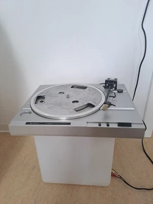 Hitachi HT-12 Schallplattenspieler defekt - Bild 1 von 4