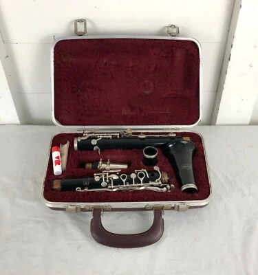 Bundy Selmer Resonite Clarinet w/ King Case - Image 1 of 4