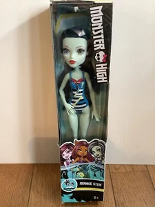Monster High Frankie Stein Puppe Im Badeanzug Neu Im Karton - Bild 1 von 6