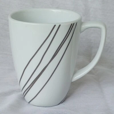 Taza cuadrada Corelle Simple Sketch blanca líneas negras 4 1/4" de alto 12 OZ Corning Foto 1 de 4