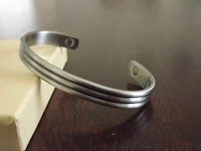 Brazalete magnético de plata oxidada de cobre puro para terapia de artritis romano Foto 1 de 3