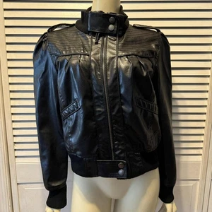 Miley Cyrus Max Azria Damen Kunstlederjacke mit Reißverschluss schwarz XL - Bild 1 von 14