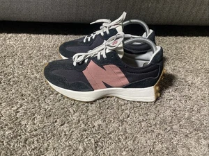 Zapatillas deportivas clásicas New Balance 327 para mujer negras/rosa/blancas talla 7,5 - Imagen 1 de 13