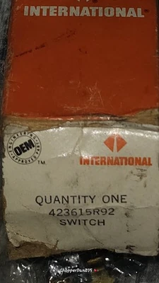 Navistar International Parte Nº 423615R92 #SWITCH #TOGGLE (OEM) Nuevo - Stock antiguo Foto 1 de 4