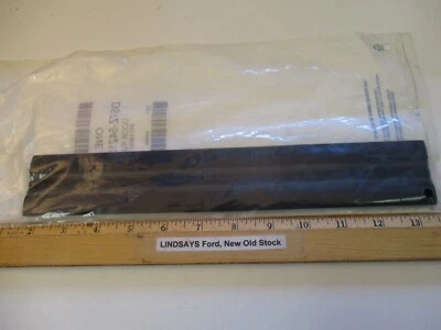 NUEVO GENUINO SIN ABRIR OEM FORD 2013/2018 FUSIÓN "DOOR RUN" PUERTA DELANTERA-SELLO DE VIDRIO Foto 1 de 4