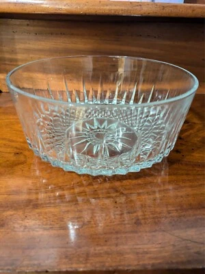 Vintage ARCOROC FRANCE Serving Salad Bowl LARGE 9" Crystal Starburst - Image 1 of 4