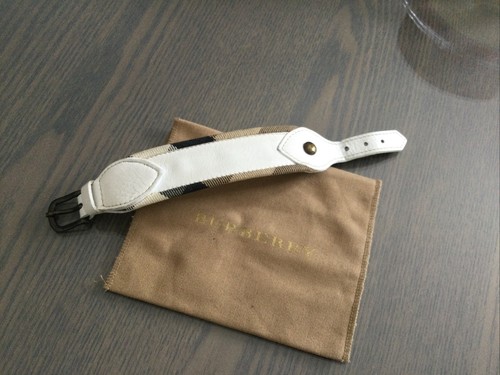 Bracelet cuir blanc BURBERRY tartan beige bon etat