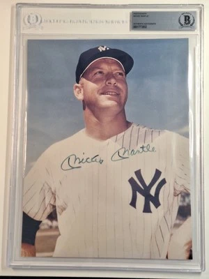 Mickey Mantle Signed 8X10 PHOTO WITH EXTRA PHOTO ON BACK BECKETT CERT#2852 - Image 1 of 3