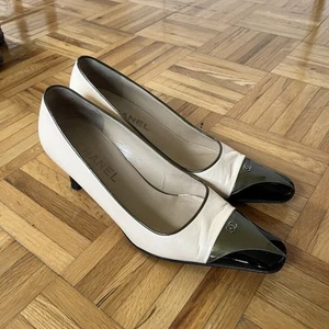 CHANEL Toe Cap Design Ivory Black Leather Pumps Coco Mark Size 37.5 Women's - Picture 1 of 8