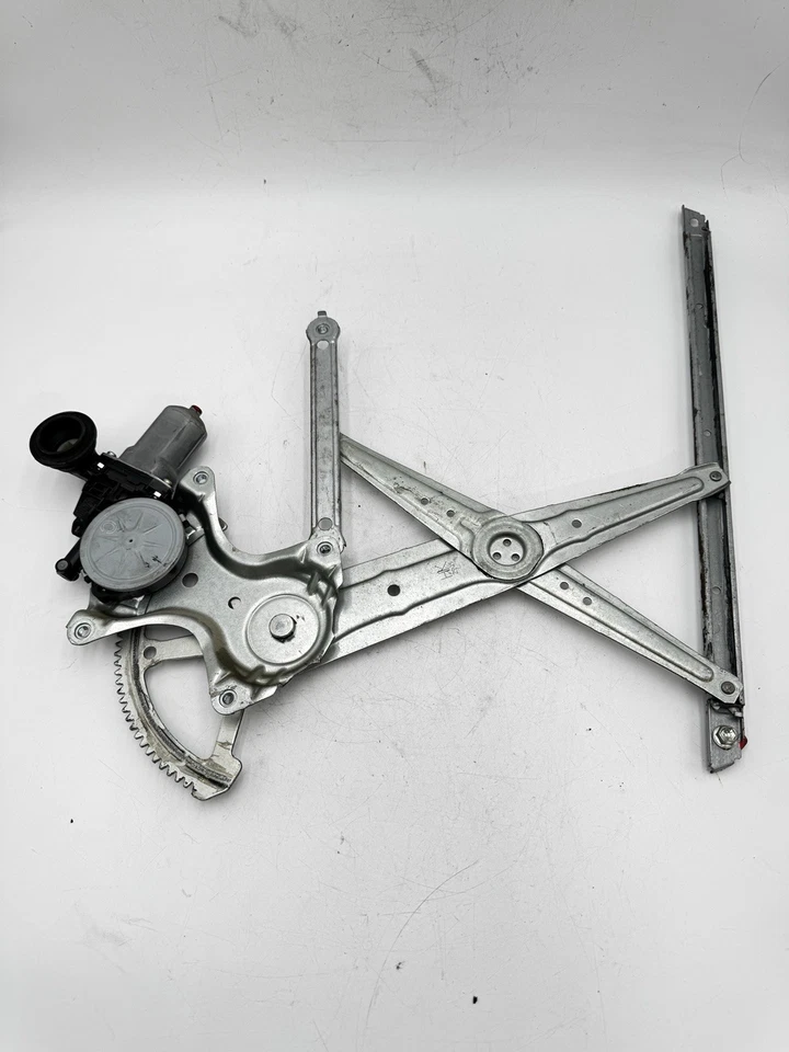 Regulador de ventana de puerta Toyota Prius C 2012-2020 con motor delantero derecho OEM Foto 1 de 4