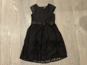 ATUN schwarzes Kinderkleid mit Schleife Größe 8-9Y All Things Uber schön - Bild 1 von 7
