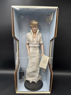 "Muñeca retrato de porcelana elegancia Franklin Mint Diana princesa de Gales 17"" nueva en caja" Foto 1 de 4