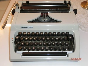 Schreibmaschine Privileg 340  im Koffer - Bild 1 von 10