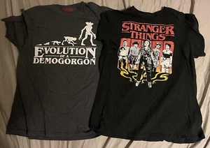 2 Stranger Things T Shirts groß - Bild 1 von 5
