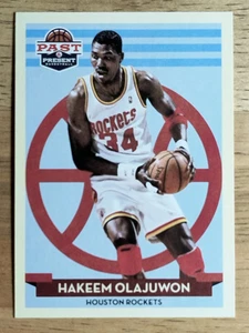 2012-13 Panini Past and Present #120 Hakeem Olajuwon - Bild 1 von 2