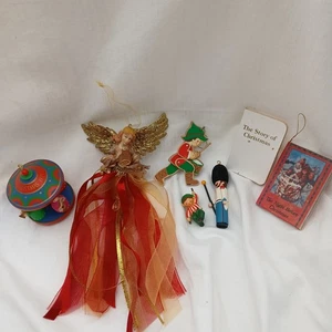 Vintage Mini Weihnachtsbuch Ornament Lot mit Punze Ornamenten wie abgebildet Loch - Bild 1 von 9