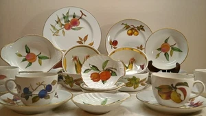 Royal Worcester Evesham 1961 (juego de cena de 32 piezas) 4 ajustes de lugar - Inglaterra - Imagen 1 de 18