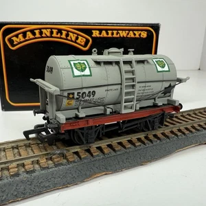 OO Scale Mainline 937135 Railways BP Tank Car  Wagon #5049 - Picture 1 of 12