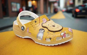 Crocs x Disney Winnie the Pooh Clogs – Adult Size M6/W8, Rare Pair - Unisex - Picture 1 of 3