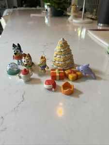 Bluey Set Natalizio 11 Pezzi Cake Topper o Playset - Foto 1 di 4