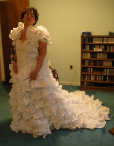 wedding gown size 7 - 9 - white - never worn - Picture 1 of 2