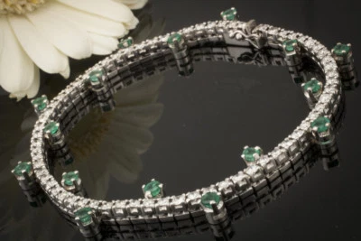 Luxus Armband mit Brillanten und Smaragd versetzt in 750er Weißgold Schmuck - Bild 1 von 4