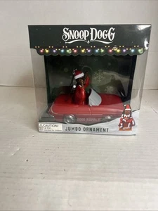 NUOVO Snoop Dogg A Hood Tradition JUMBO ORNAMENT Snoop in Red Car Dogg Supply - Foto 1 di 3