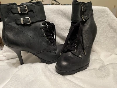 Botas de mujer Report de tacón alto con cremallera de cuero negro Foto 1 de 4