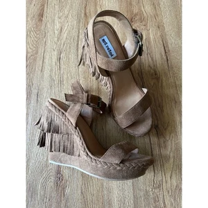 Naughty Monkey Noted Rated Women's Roaring Ruby Fringe Wedges Size 7.5 - Picture 1 of 7