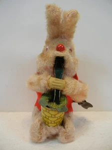 VINTAGE JAPAN AUFZIEHSPIELZEUG HASE KANINCHEN ISST SALAT - Bild 1 von 8