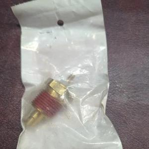 International 479758C1 Temperature Sender Gauge - Picture 1 of 2