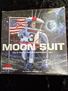 Monarch Models MOON SUIT plastic model kit 1/8 moonsuit - Picture 1 of 4