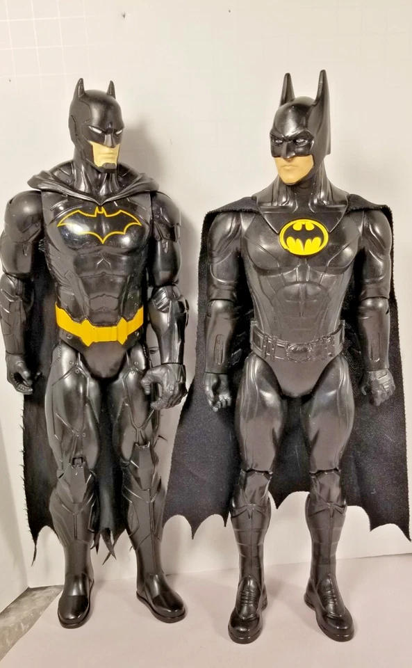 2 figuras de acción de Batman de 12" DC Comics Foto 1 de 4