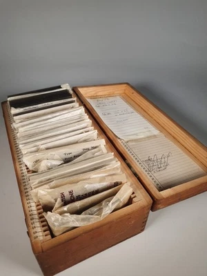 Vintage Wooden box For store Magic Lant. glass slides with some Slides Negatives - Immagine 1 di 4