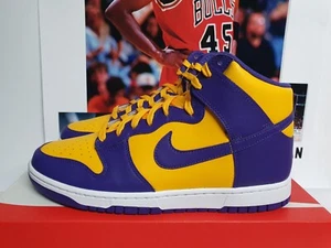 Nike DUNK HIGH RETRO Lakers Uomo UK 10 EUR 45 (DD1399 500) - Foto 1 di 9