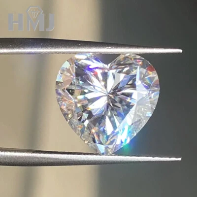 White D Color Heart 3EX Cut Moissanite Stone VVS1 With GRA Certificate 0.3~5ct  - Image 1 of 4
