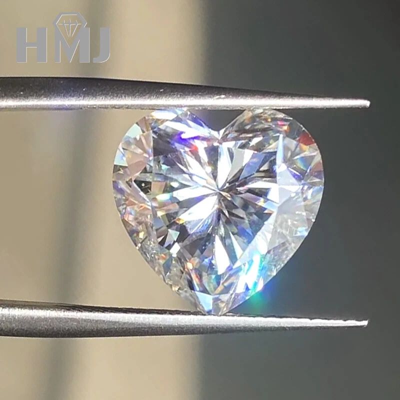 White D Color Heart 3EX Cut Moissanite Stone VVS1 With GRA Certificate 0.3~5ct  - Image 1 of 4