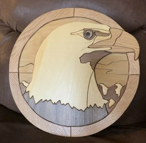 Targa da parete testa di aquila calva in legno arte intarsiata decorazione parete rotonda 15" - Foto 1 di 8