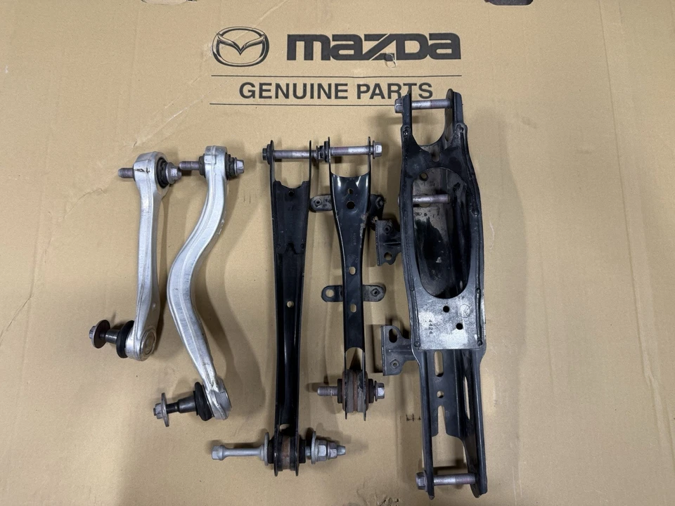 Juego de brazo de control superior e inferior derecho MAZDA CX-70 2025 OEM Foto 1 de 4