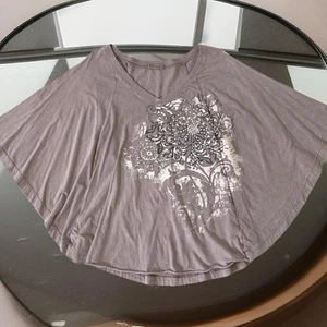 Y2K YAG STORY MOKKA BRAUN RESORT PANCHO T-SHIRTS MIT DRUCK & NIETEN / ONE SIZE - Bild 1 von 5