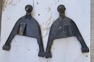 Arctic Cat 250 2x4 FRONT LOWER CONTROL ARMS . ONE RIPPED BOOT - Picture 1 of 2