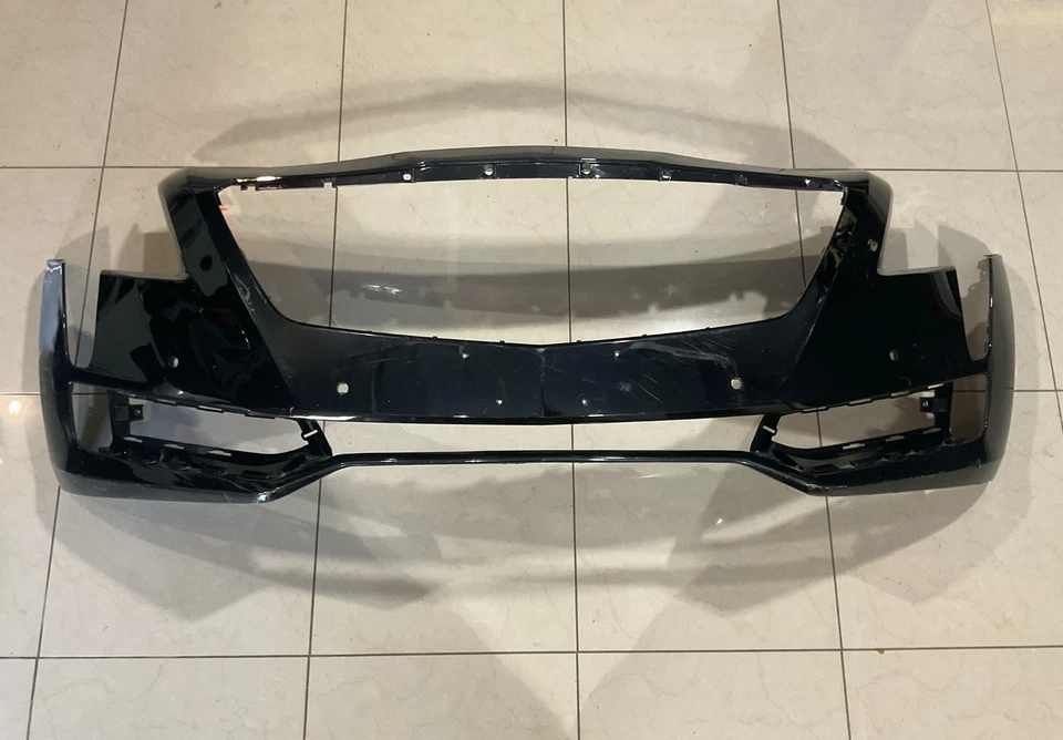 Capa de para-choque dianteiro preta 2016-2017-2018 Cadillac CT6 84105761 FABRICANTE DE EQUIPAMENTO ORIGINAL - Imagem 1 de 4